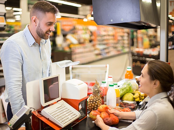 Supermarket checkout_crop